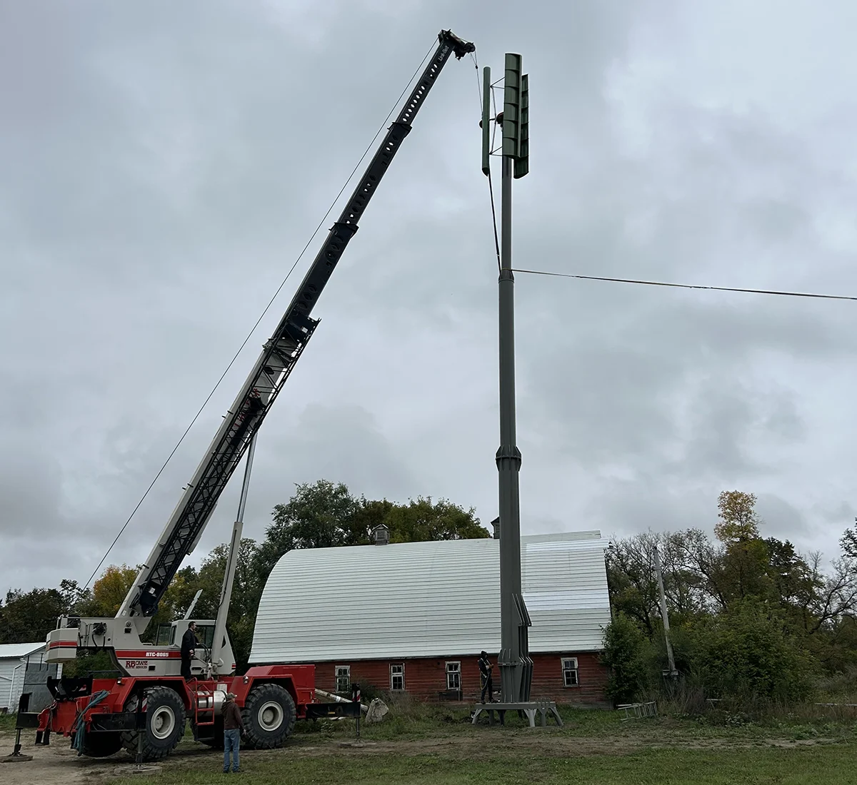 Vertical axis wind turbine